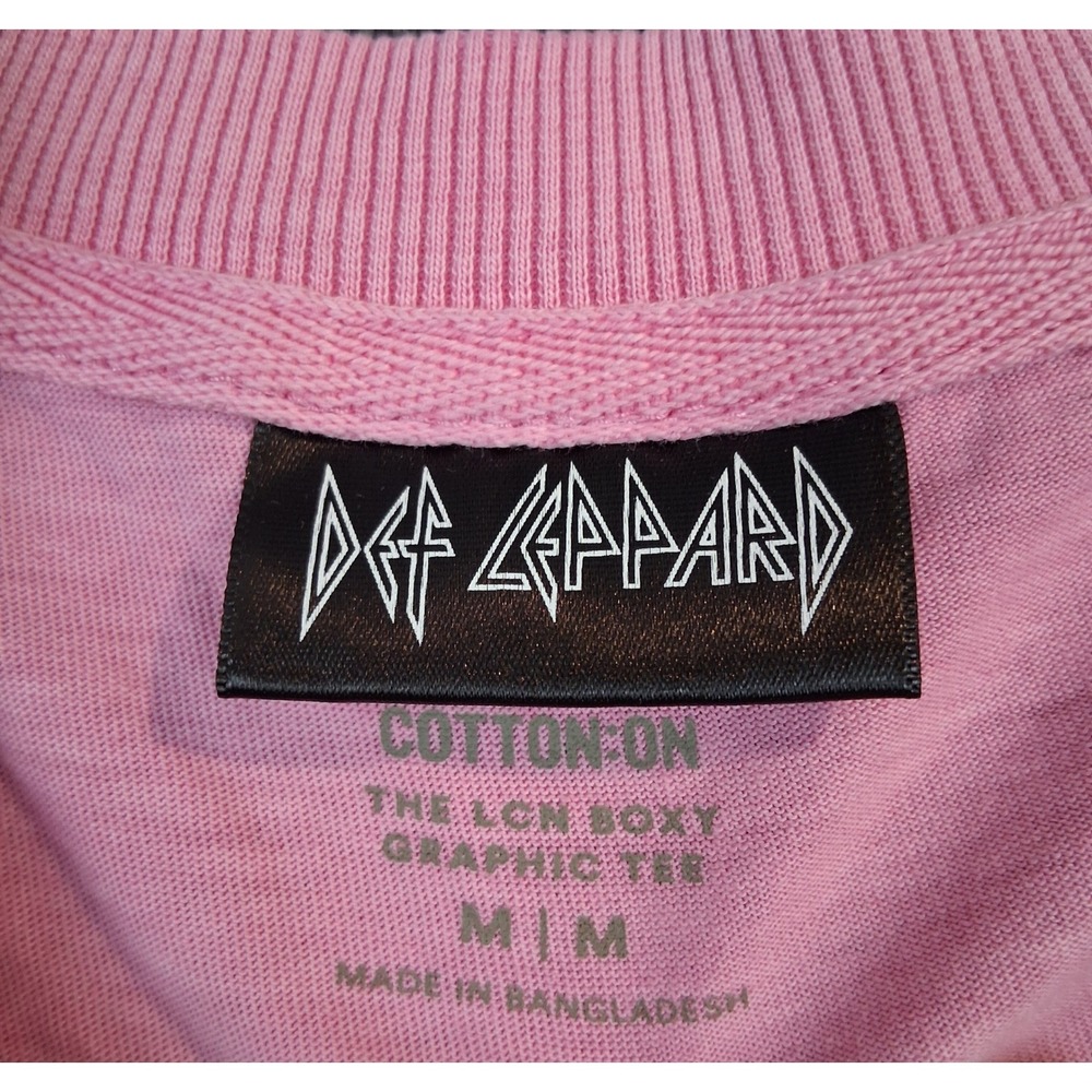 Cotton On Def Leppard American Tour 1980 Boxy Graphic Tee Pink Mens Medium NEW - Picture 2 of 9
